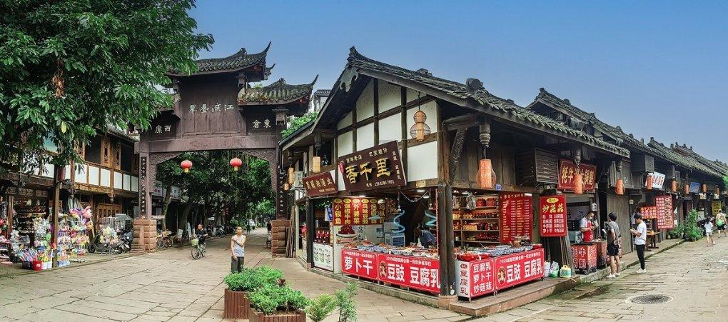 高性能纯电轿车，实力领跑“B级”市场