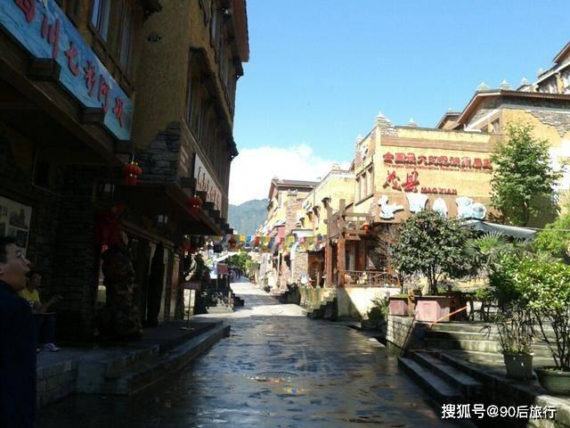 中国人民政治协商会议第十三届青海省委员会第二次会议关于常务委员会工作报告的决议